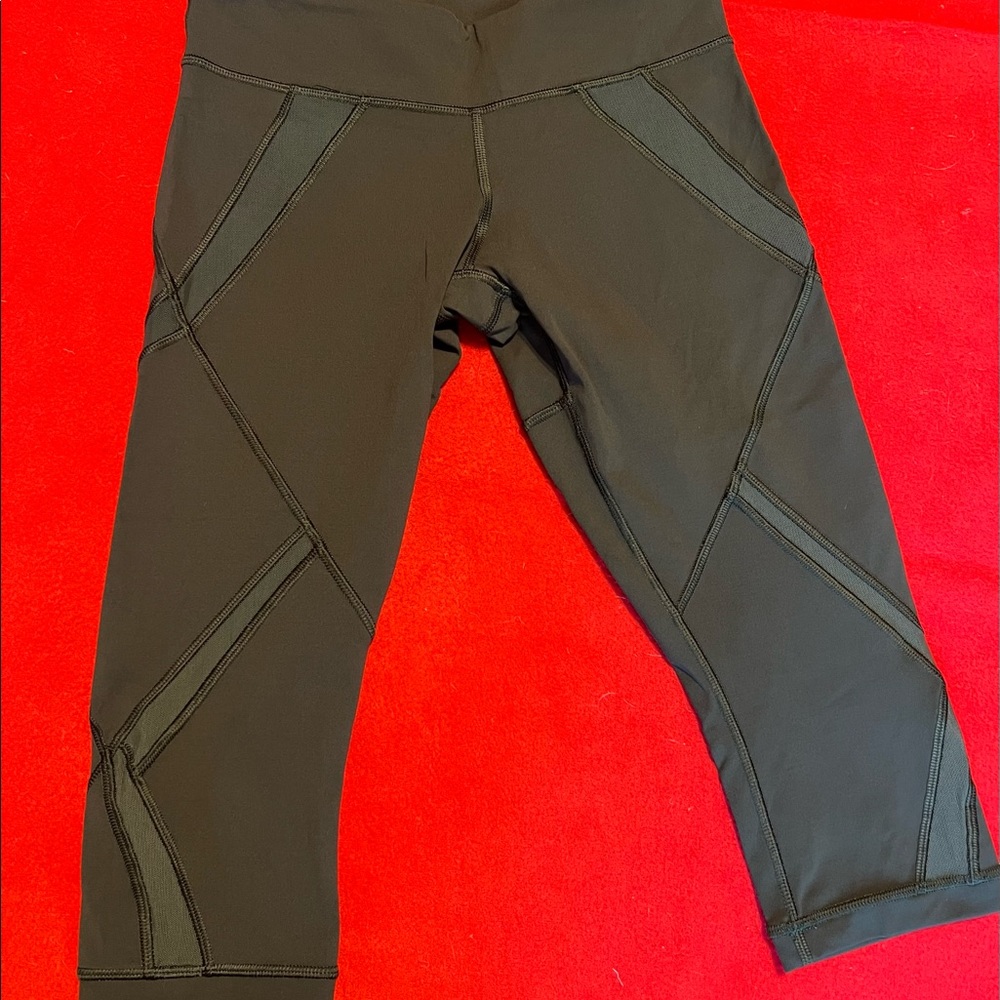 Great Lululemon Dark Green Crop Leggings. Size 4